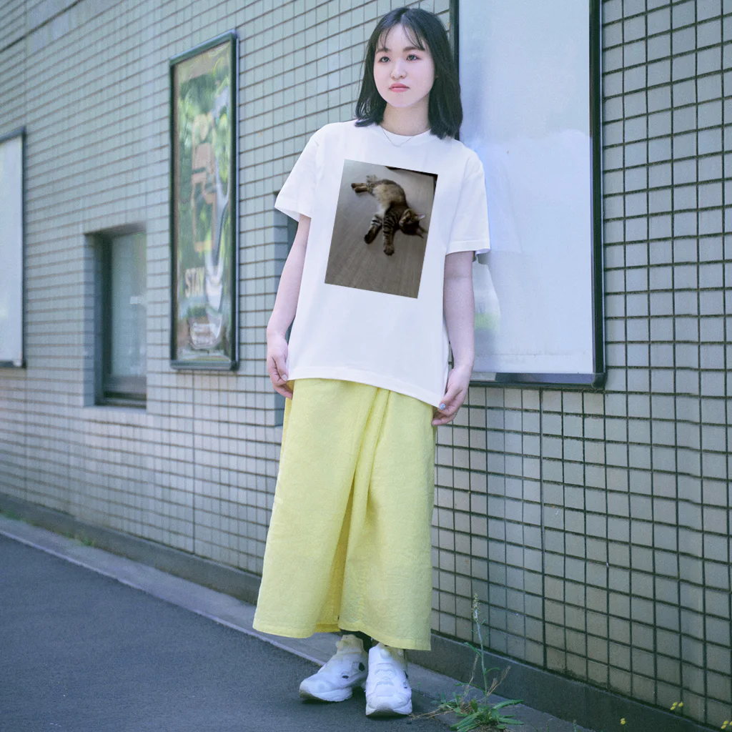 B-Rockの暑くね？ぬこ様 Regular Fit T-Shirt