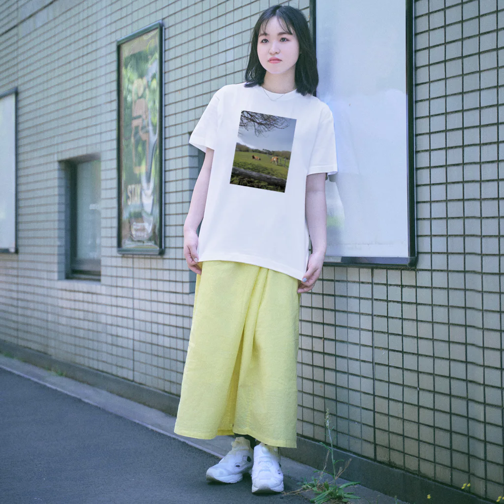 Gassa!!の牛と空と緑2 Regular Fit T-Shirt