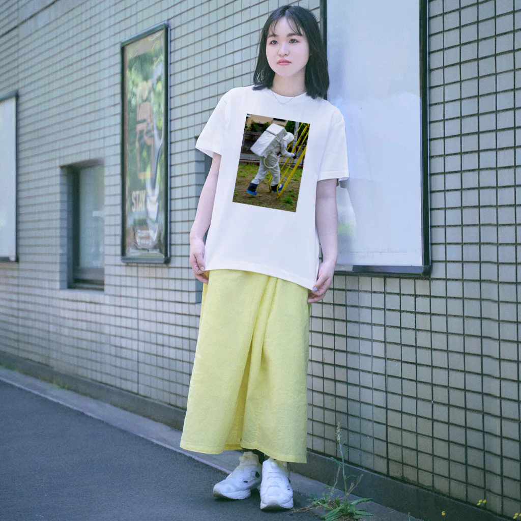 宇宙飛行士の日常の地球面着陸 Regular Fit T-Shirt