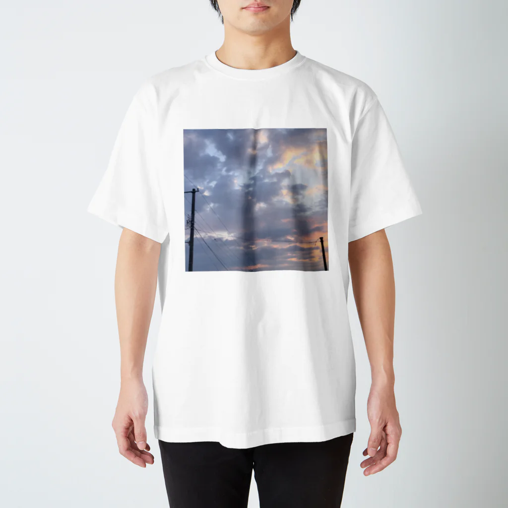 Hatumiの早朝の雲 スタンダードTシャツ