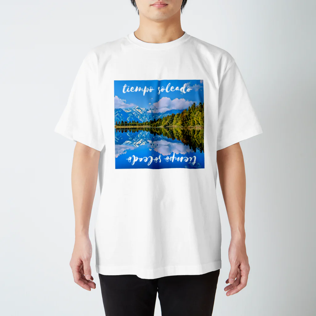 goristoの湖面に映る風景 スタンダードTシャツ