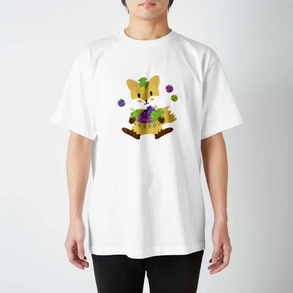 ばんぶーむーんのお店😺のかわいいキツネとブドウ Regular Fit T-Shirt