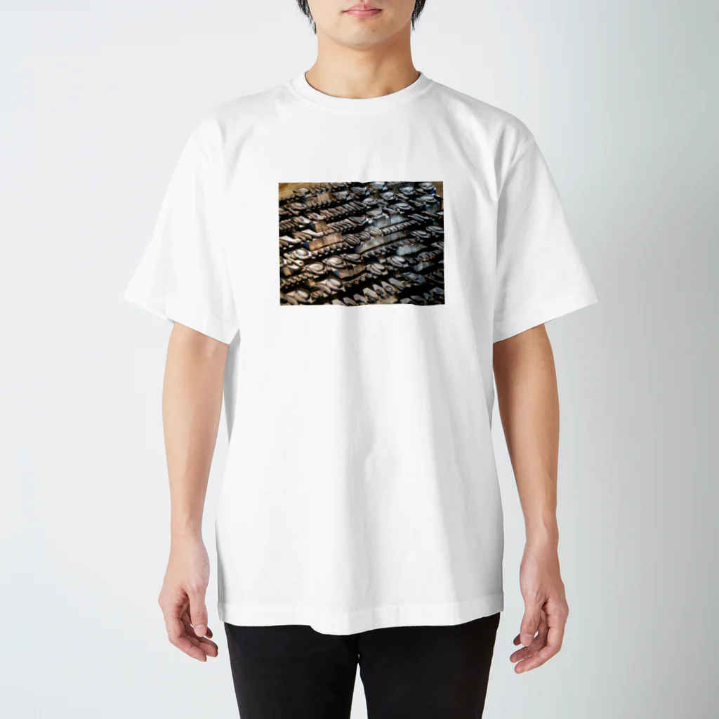 mitsutaka tetsukaの王宮のスクリプト Regular Fit T-Shirt
