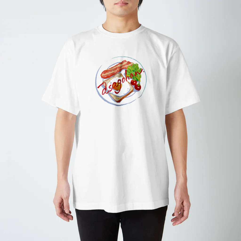   KOIZUMI CHIAKI shopの表面にデカデカと朝食！ Regular Fit T-Shirt