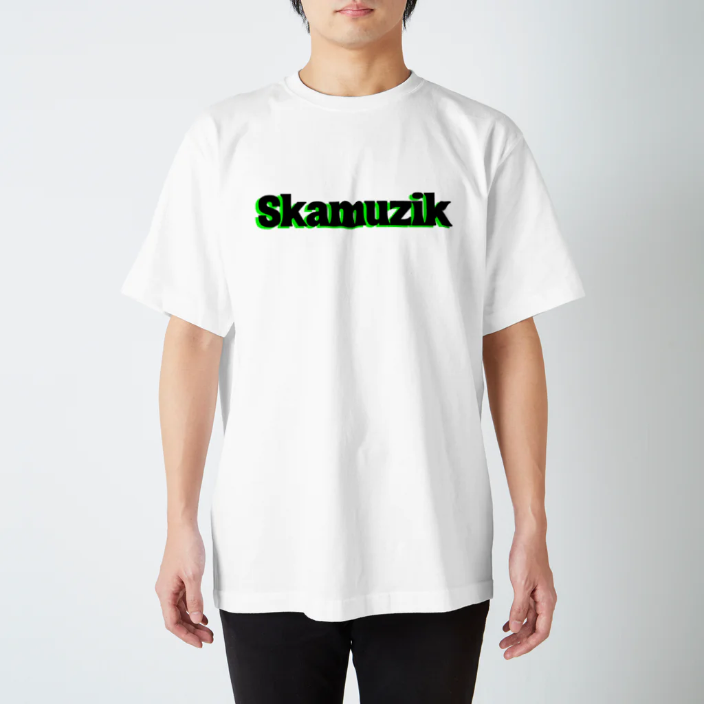 skamuzik a go goのSkamuzik（黒緑） Regular Fit T-Shirt