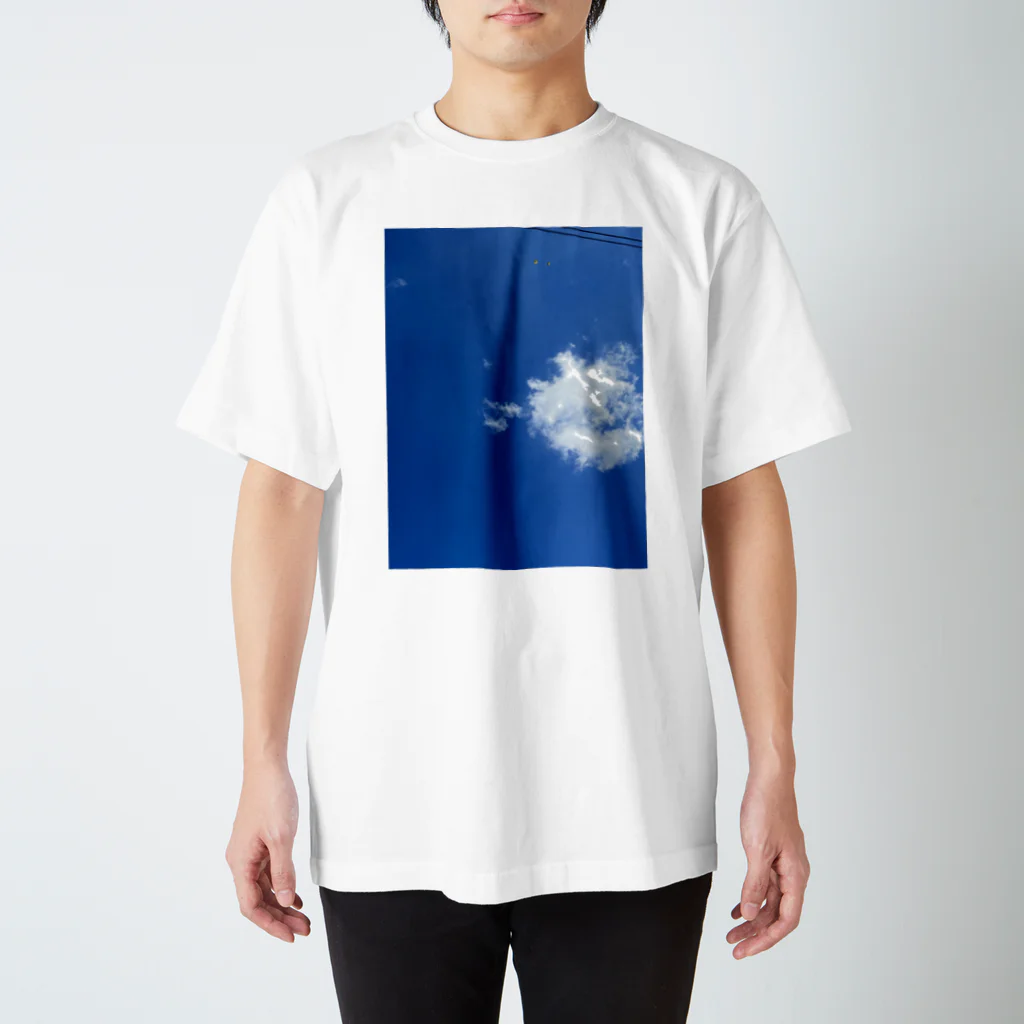 風景屋の晴れの日の空 Regular Fit T-Shirt