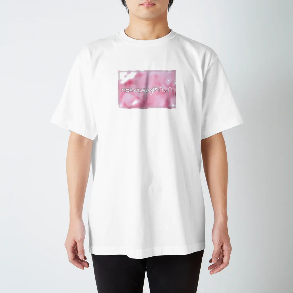 nekousagi*∩..∩のnekousagi*∩..∩ロゴ入り ピンク系（トラミ兄ちゃん） Regular Fit T-Shirt