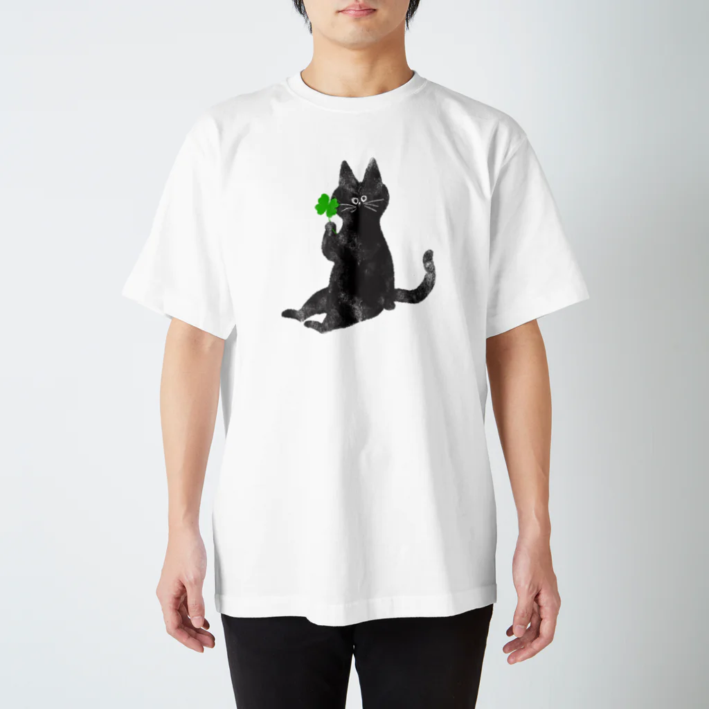 asako-shopの四葉のクローバーとねこ🍀 スタンダードTシャツ