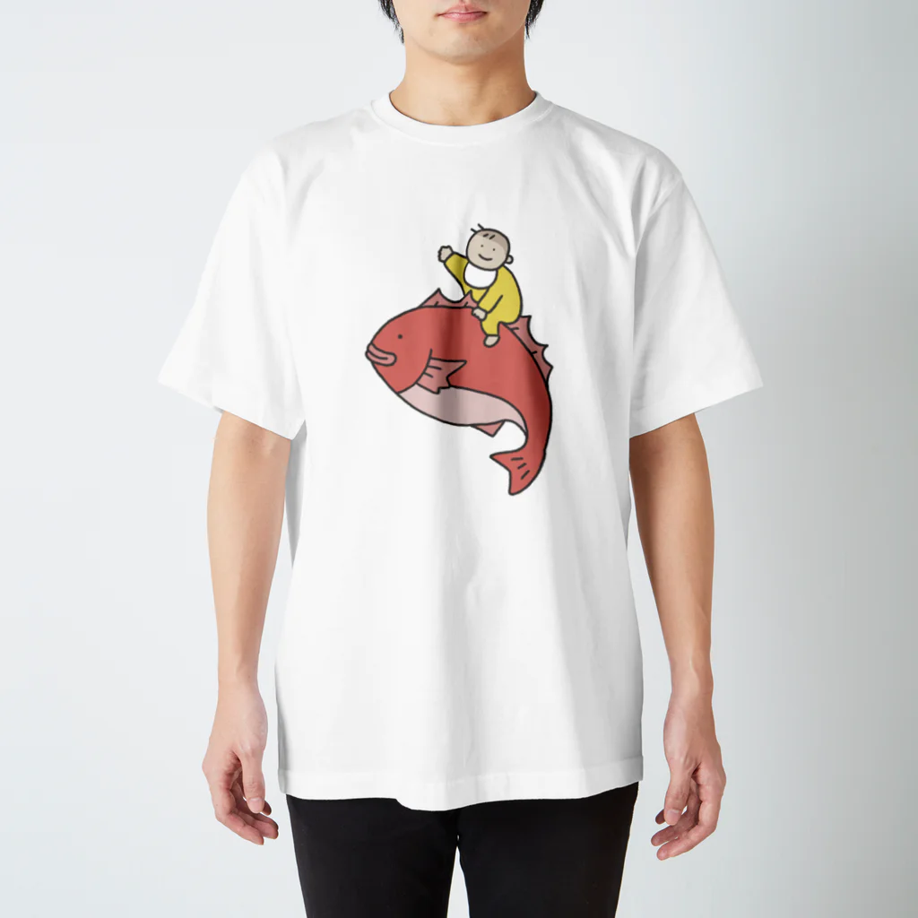 ぼんやり商会 SUZURI店のお食い初めの鯛さん ｡ｏＯ Regular Fit T-Shirt