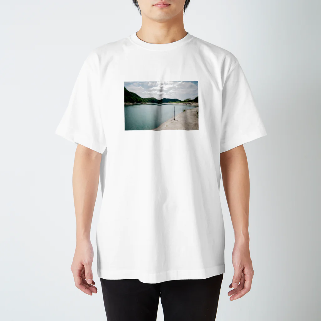 マイクスタンドの"マイキー"の海と空 Regular Fit T-Shirt