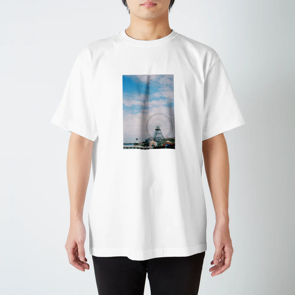 空と花とフィルムのフィルムと観覧車 Regular Fit T-Shirt