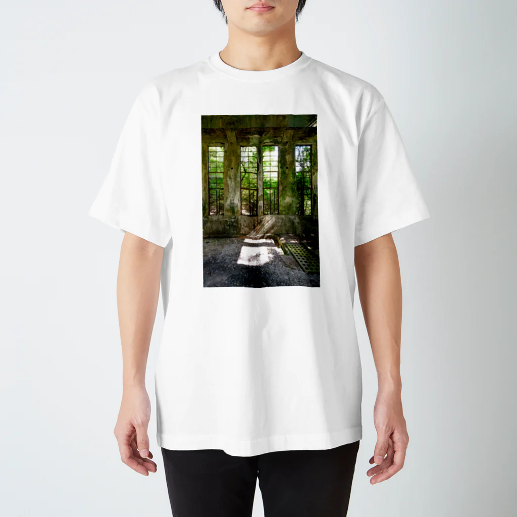 Saho.の森の中の発電所 Regular Fit T-Shirt
