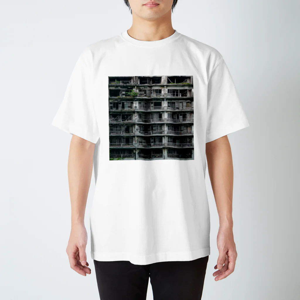 Saho.の廃墟化した団地 スタンダードTシャツ