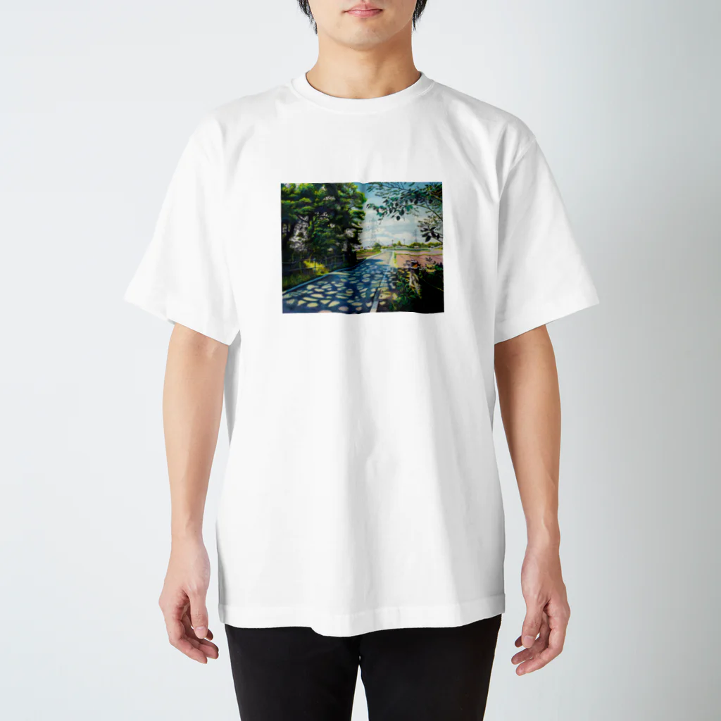 林亮太 色鉛筆画グッズショップの風を追って　狭山市 Regular Fit T-Shirt