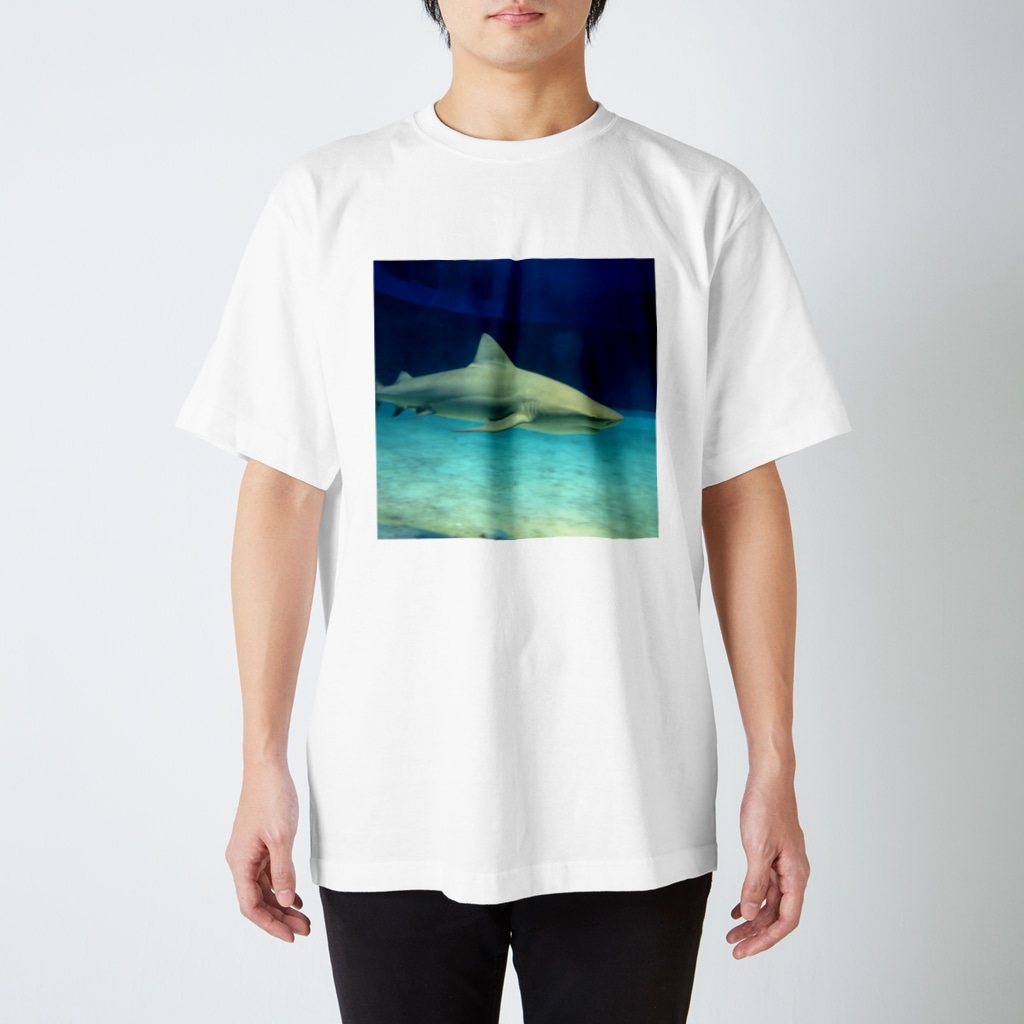 チルチル。のサメ Regular Fit T-Shirt