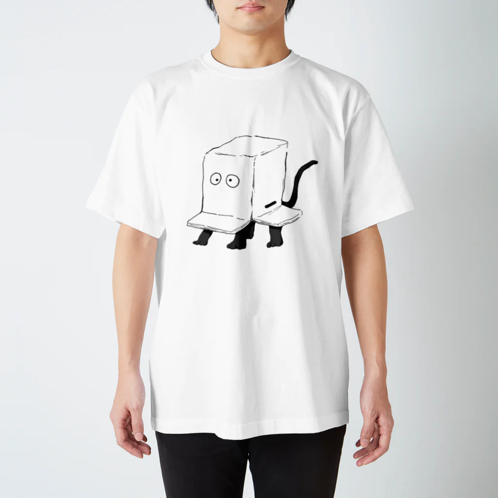 ウオウオマーケット🐟🐟🐟のダンボール箱のすみかのぬこ スタンダードTシャツ