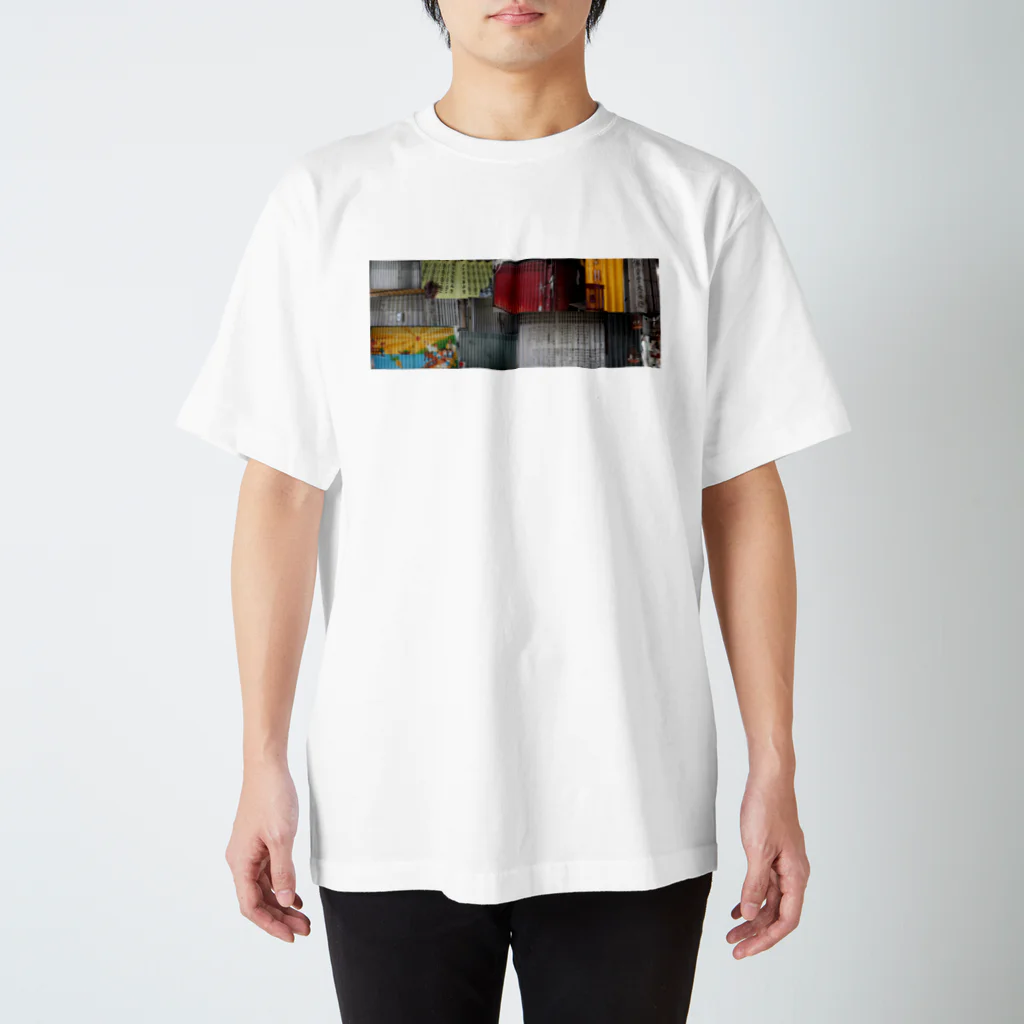 香港魂基地の閉店ガラガラ Regular Fit T-Shirt