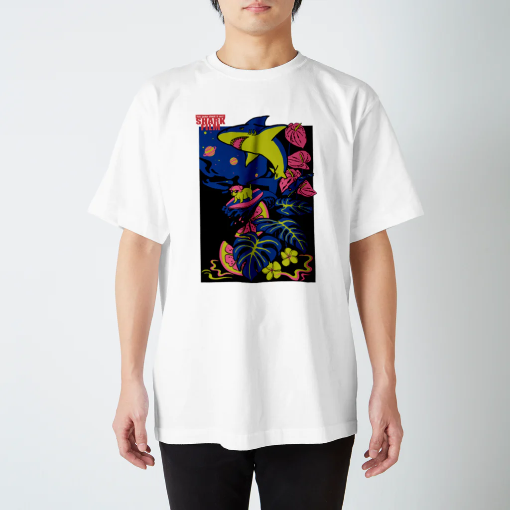 おいしいのサメとサーファー犬 Regular Fit T-Shirt