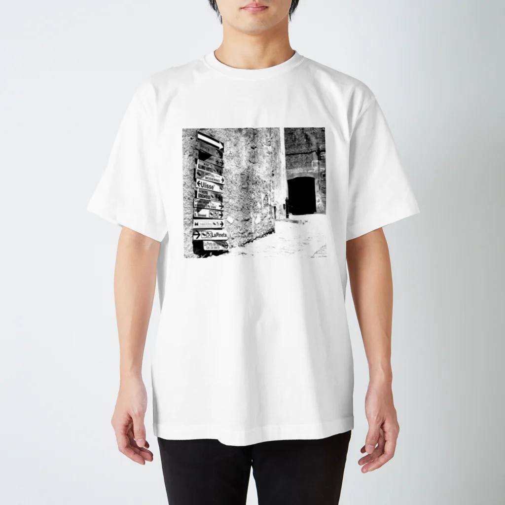 107のシチリアの街角 Regular Fit T-Shirt