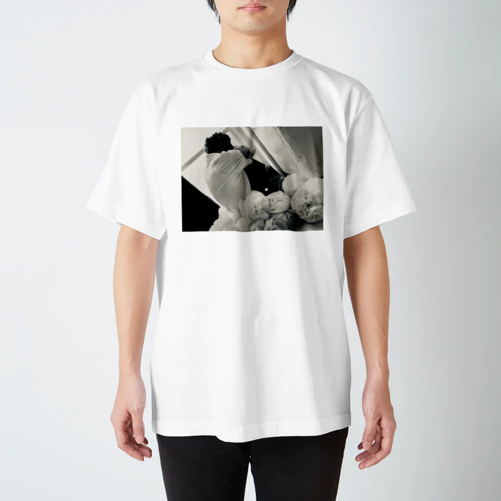 後ろ向きのボールのぼっち Regular Fit T-Shirt