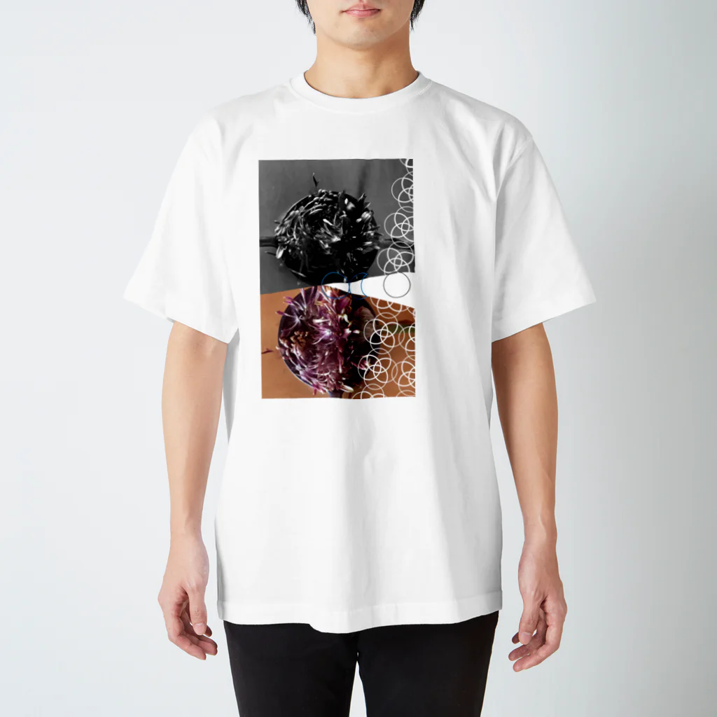 Megumi の花と月 Regular Fit T-Shirt