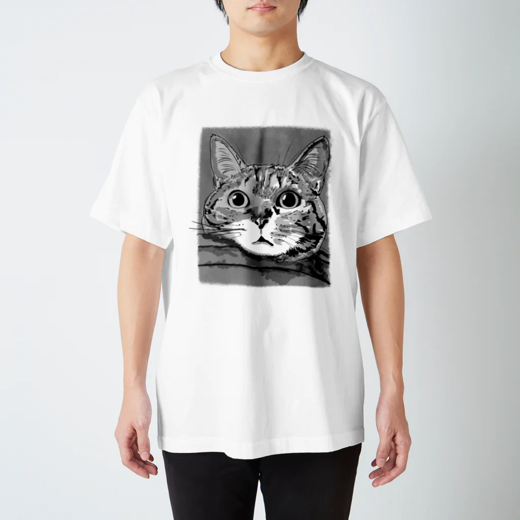 猫まみれ小店のモノクロ　見つめるこなつちゃん Regular Fit T-Shirt