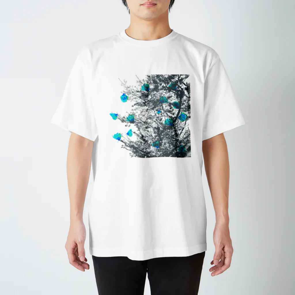 shi-chi Labo graph(詩一）のブルーグレーウッドとクリスタルブルー木蓮蝶 Regular Fit T-Shirt