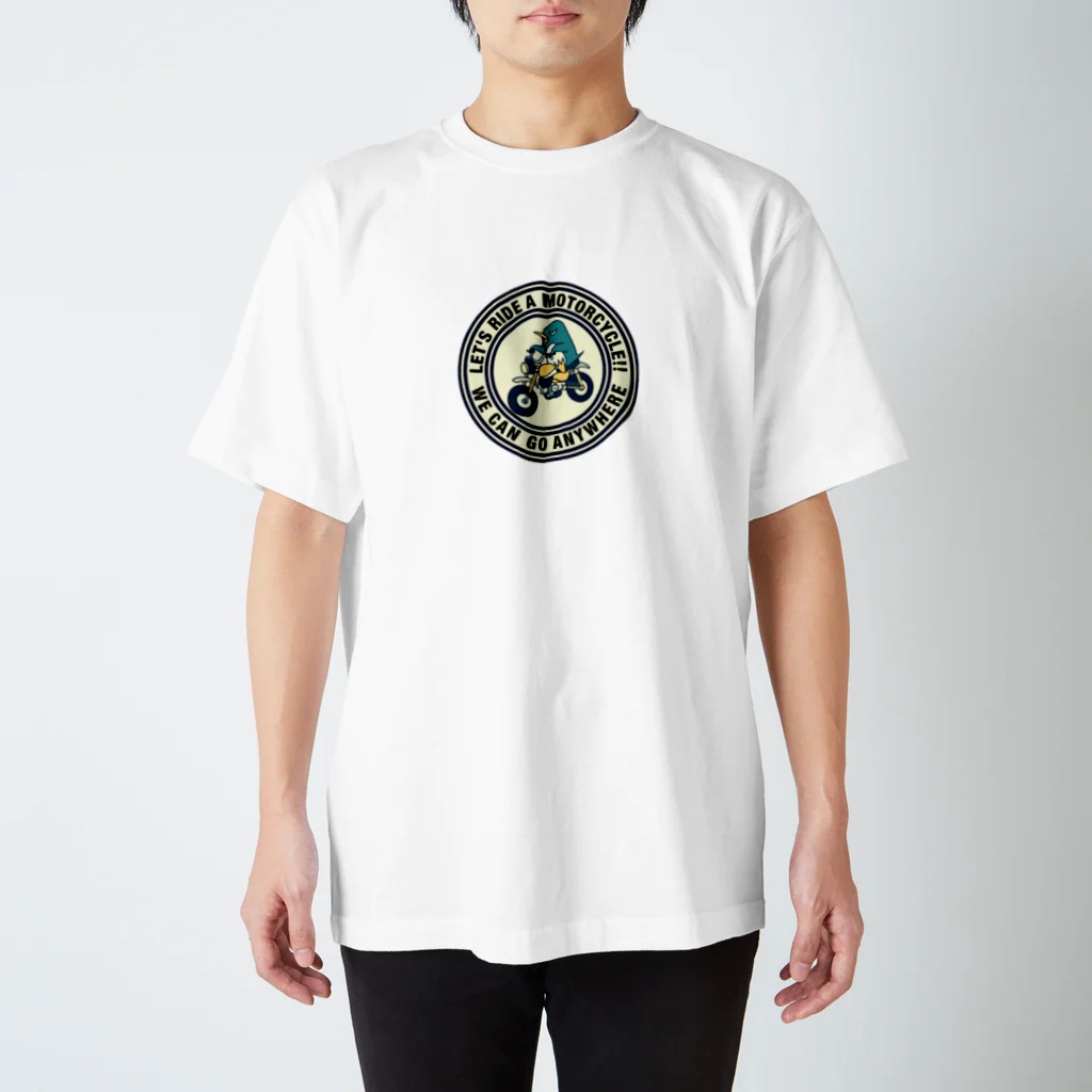 WE CAN GO ANYWHEREのバイクとペンギン Regular Fit T-Shirt