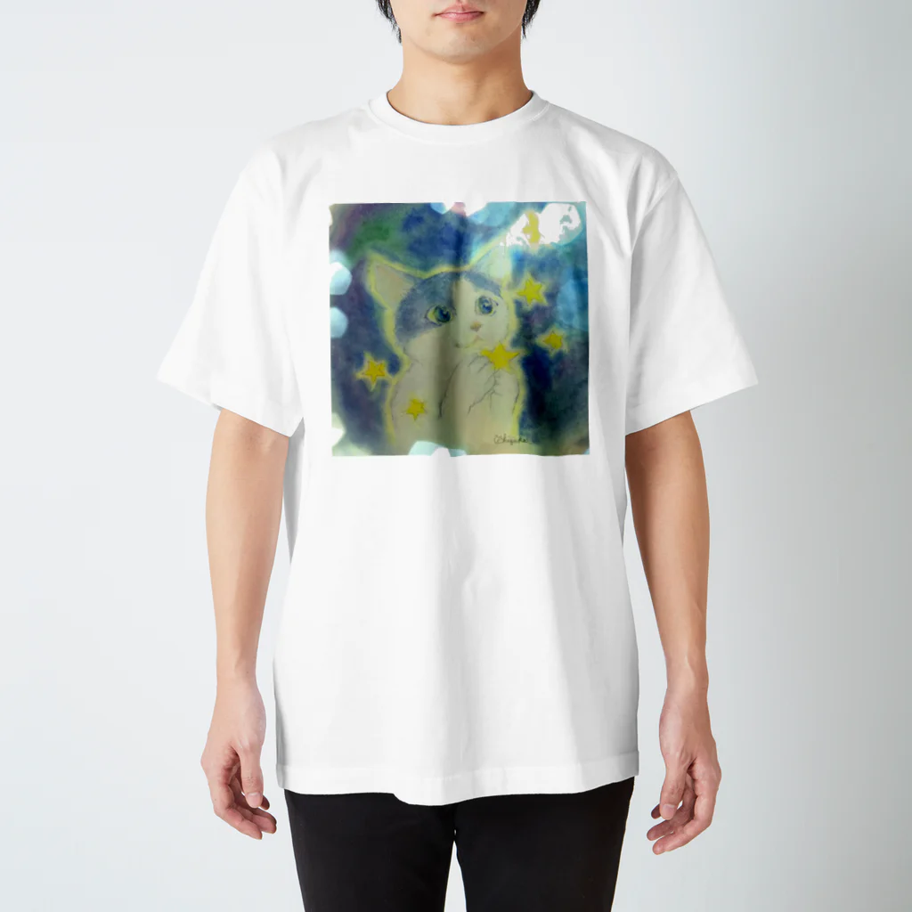 『星月夜の猫』（安財ちずかのイラストグッズONLINE SHOP）の星を食べるネコ スタンダードTシャツ