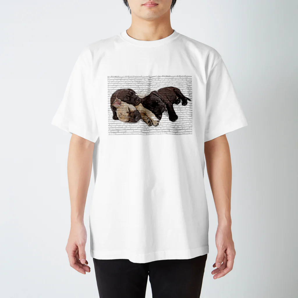 【CPPAS】Custom Pet Portrait Art Studioの3匹のかわいいラブラドールレトリバーの子犬 Regular Fit T-Shirt