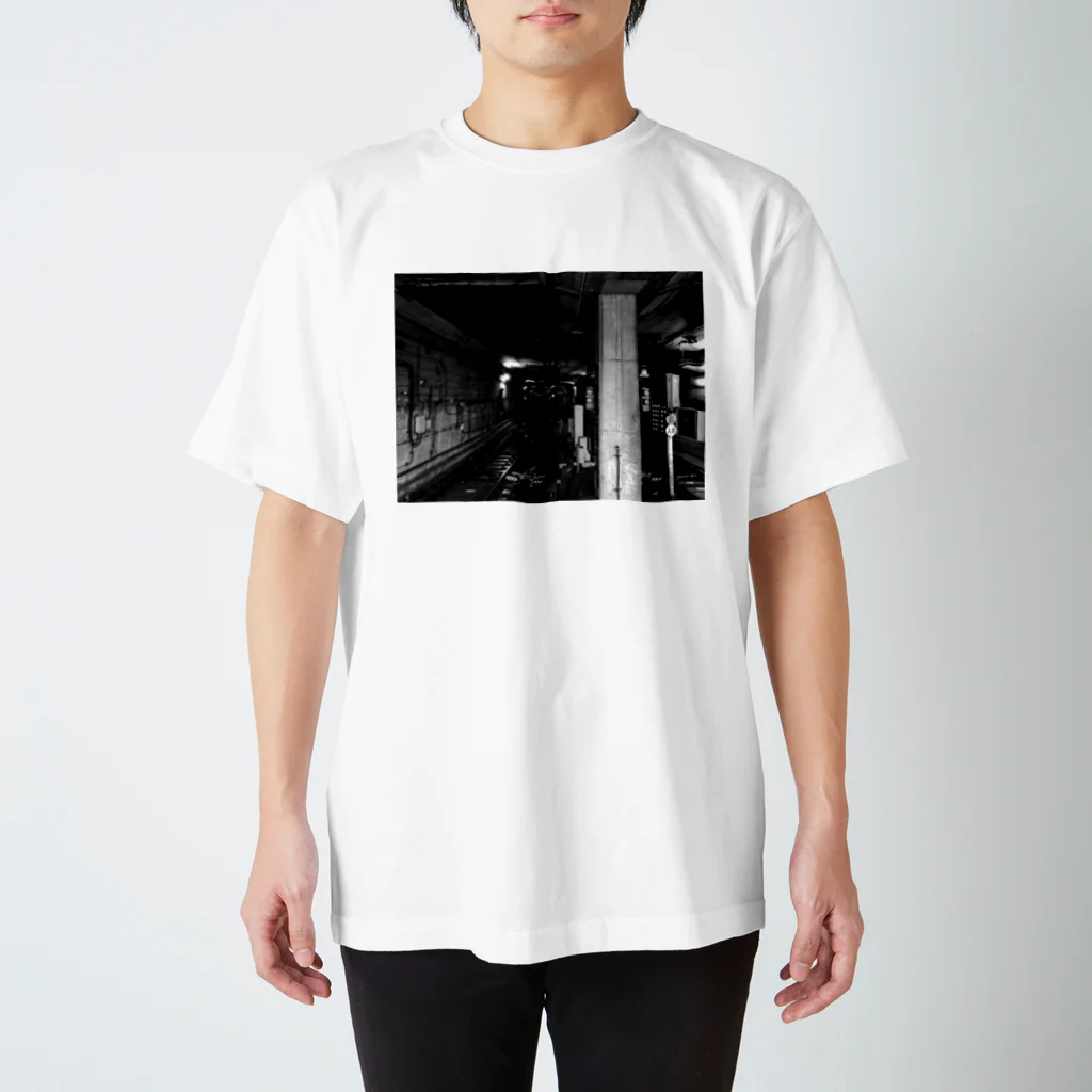 叙景屋さんの地下鉄と六価クロム Regular Fit T-Shirt