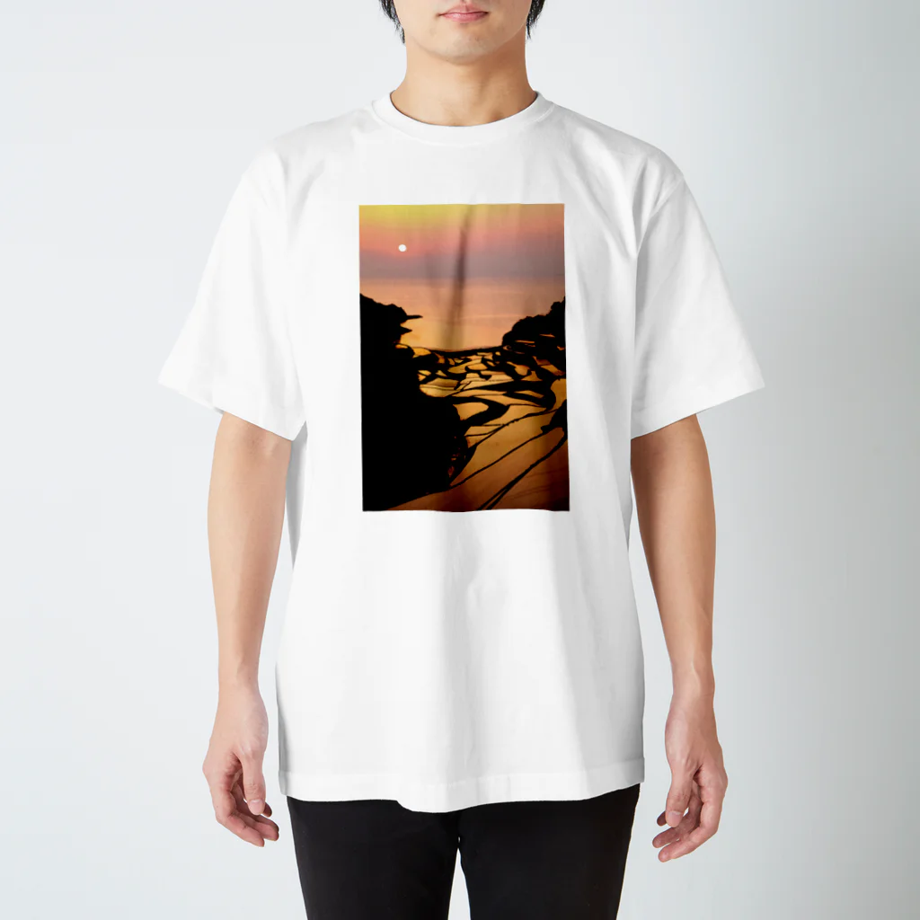 小佐々塾の夕陽と棚田 スタンダードTシャツ