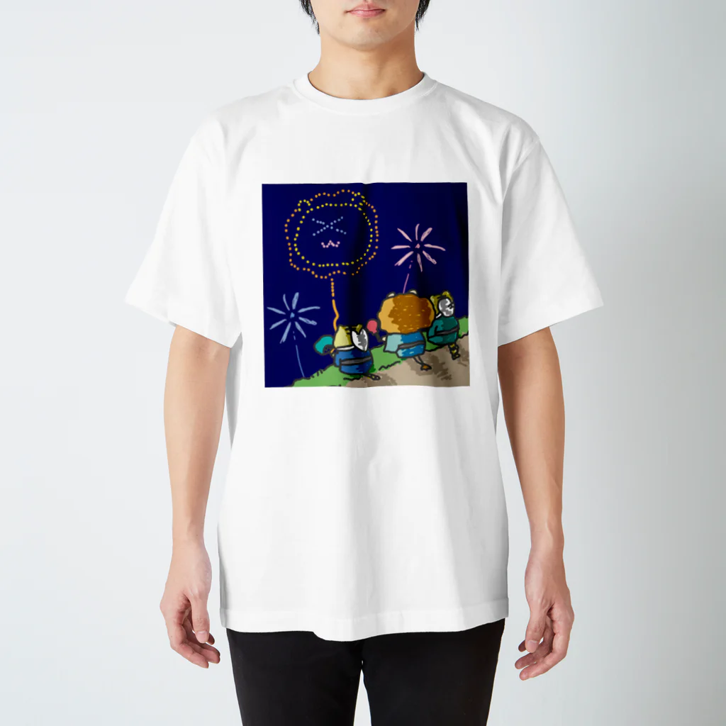 無理サファリパークの辛獅子(ツライオン)の赤ちゃんのツライオン花火Tシャツ Regular Fit T-Shirt