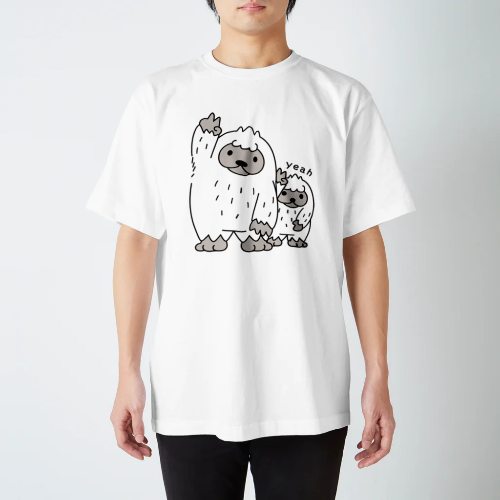 イラスト MONYAAT のイエティのイエ～イ　とうちゃんがちょっとじゃま Regular Fit T-Shirt