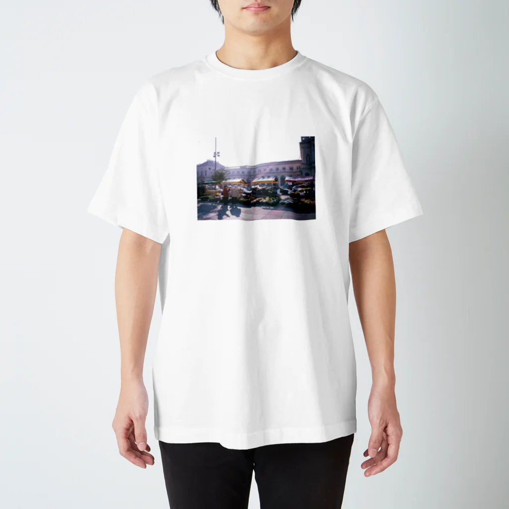 Somewhere goodのChatting about the flowers スタンダードTシャツ