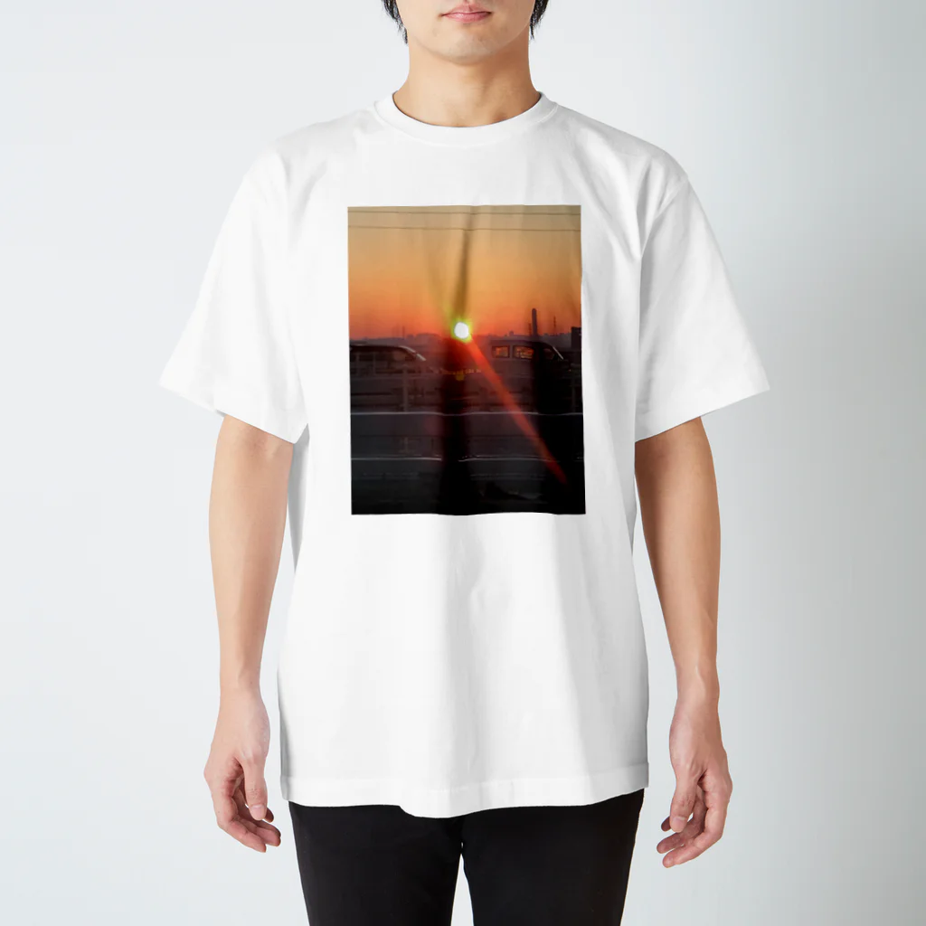 ヤバイ洋服屋さんの夕陽Tシャツ Regular Fit T-Shirt