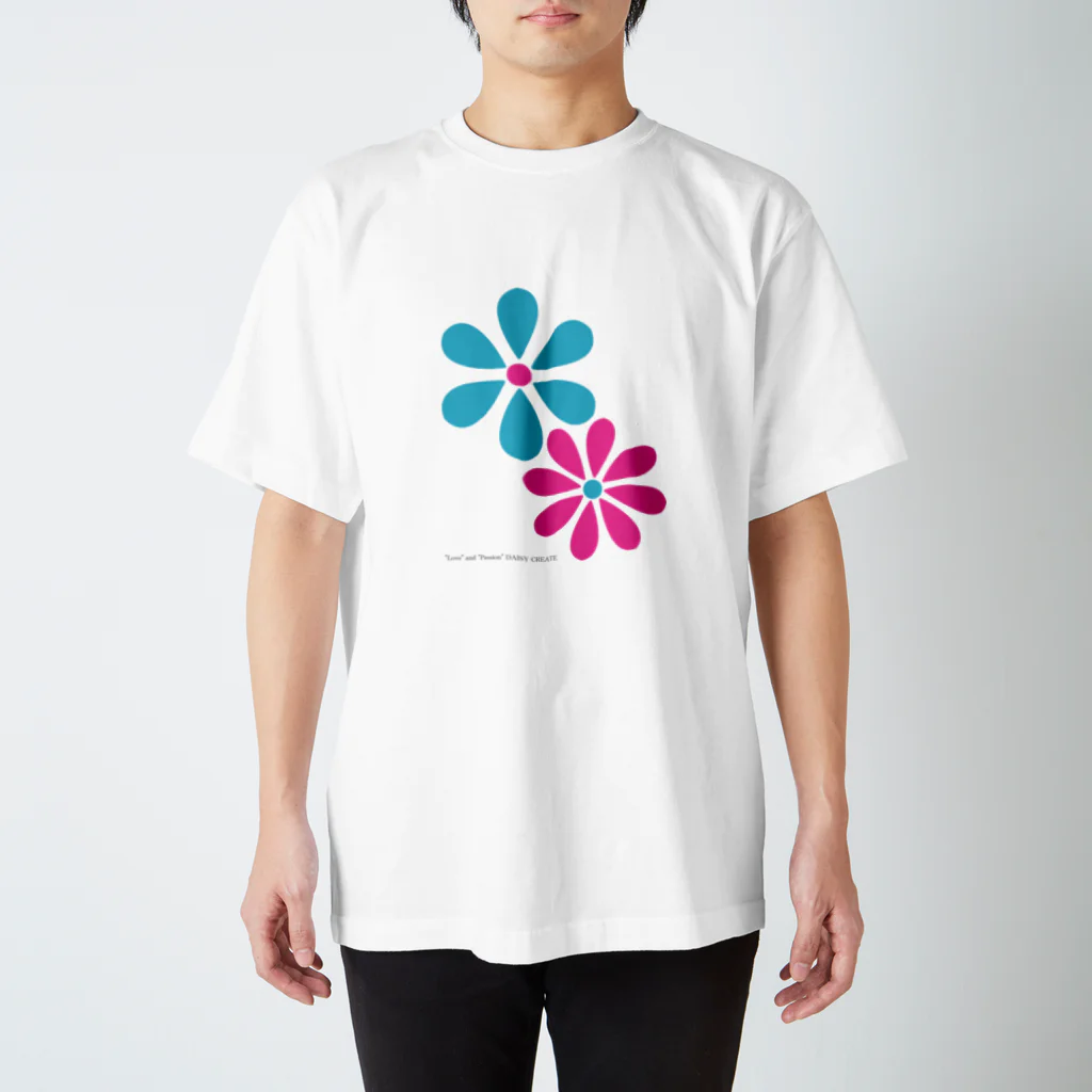 DAISY CREATE | デイジークリエイト | 愛と情熱を日常で感じるのデイジーロゴ Regular Fit T-Shirt
