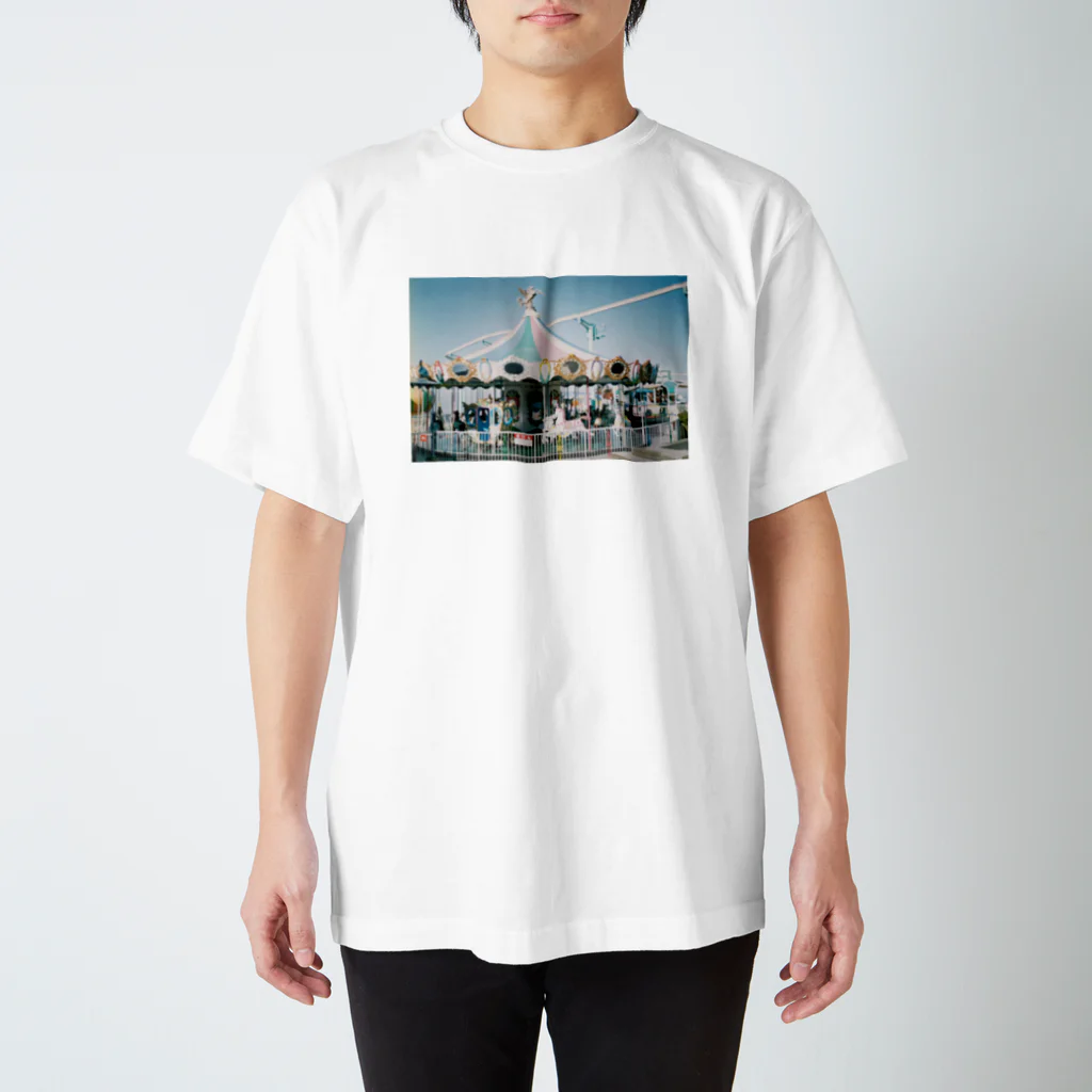 よどんでいるのメリーゴーランド Regular Fit T-Shirt