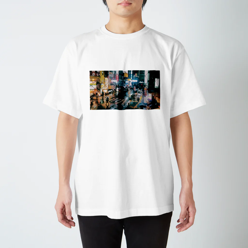 新宿の夜と別れの音の雨の夜 Regular Fit T-Shirt