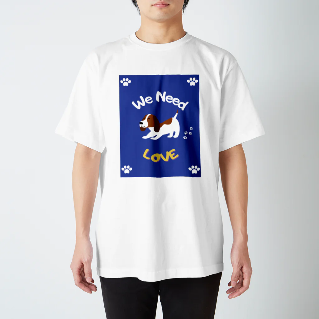 D-Smile🌼のWe Need Love （ビーグル×足跡） スタンダードTシャツ