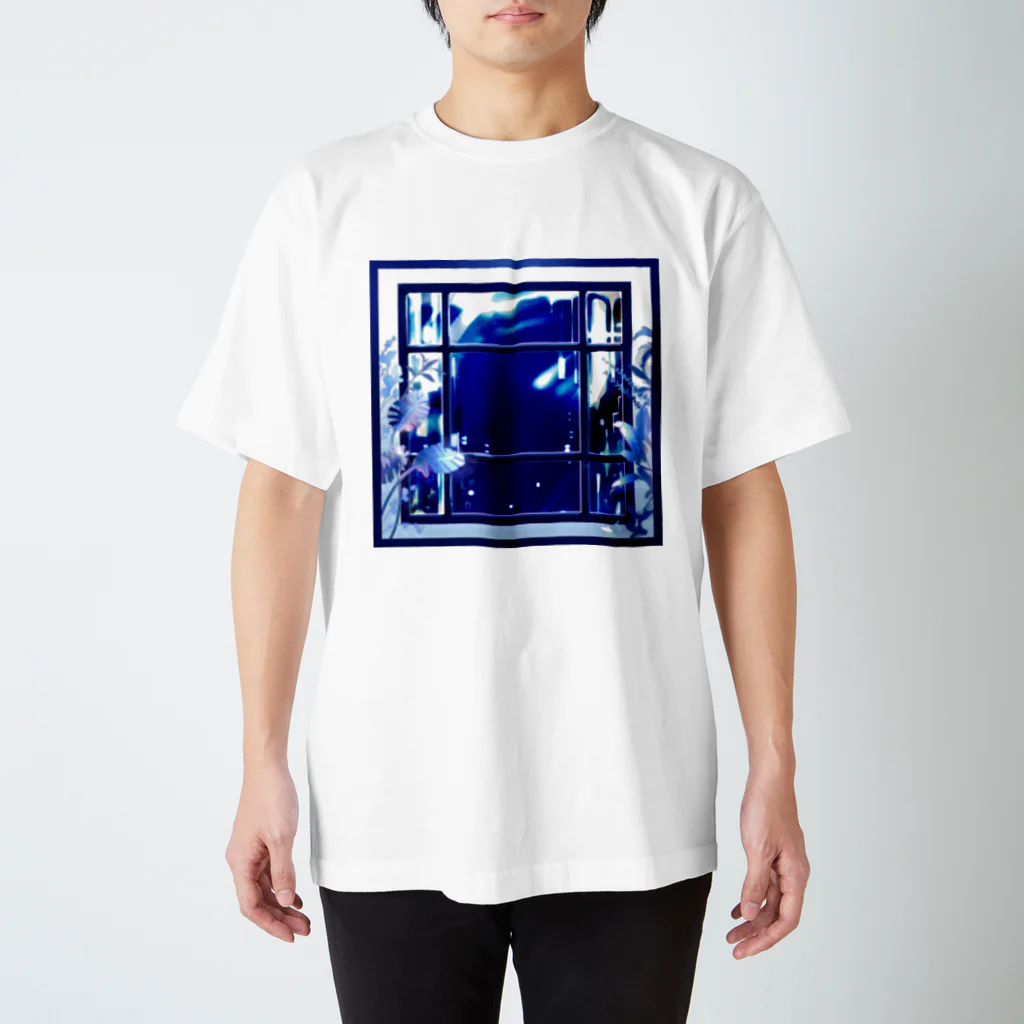 小猫まりの深青（窓） Regular Fit T-Shirt