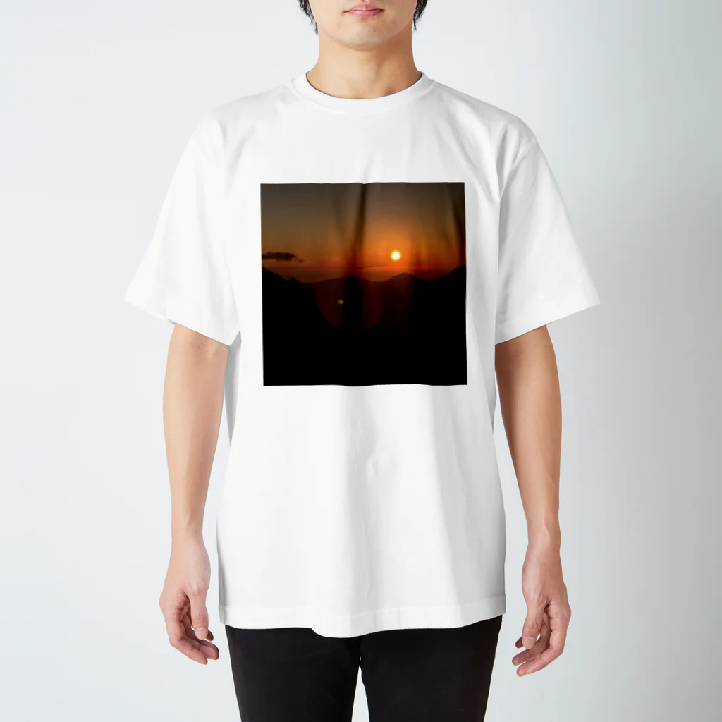 RAURUの新たな決意 Regular Fit T-Shirt