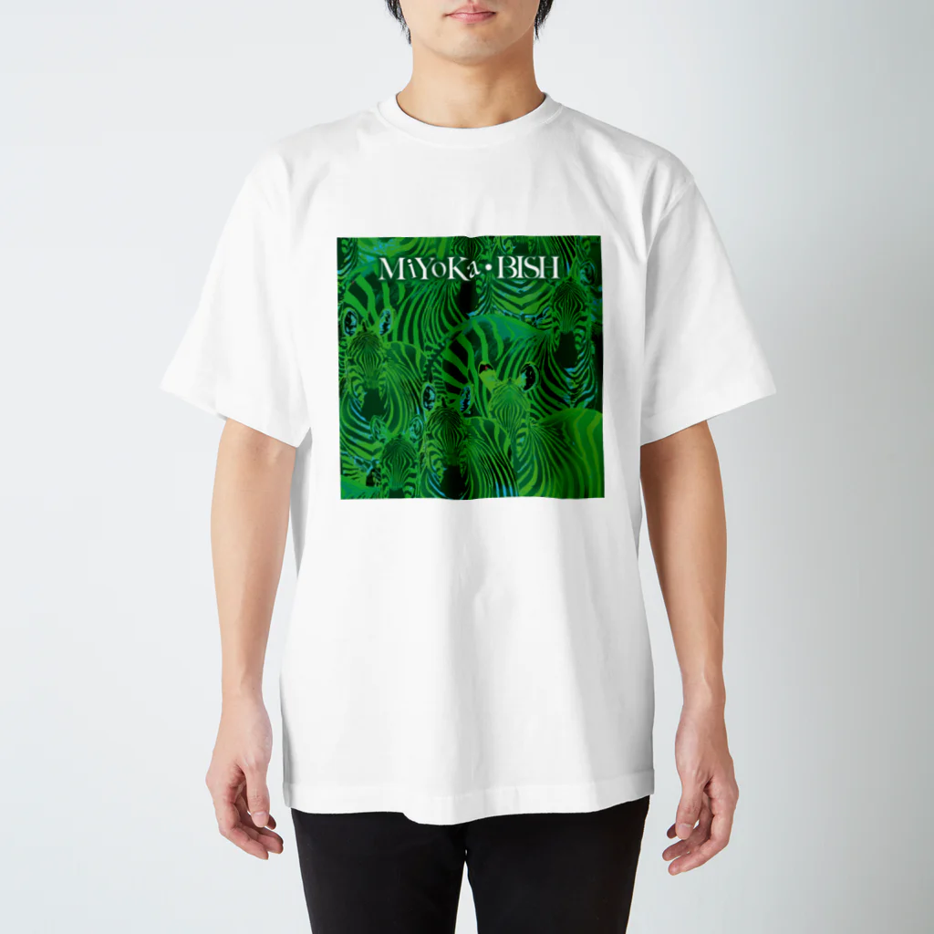 MiYoKa-BISHのLightGreen Zebra by MiYoKa-BISH Regular Fit T-Shirt