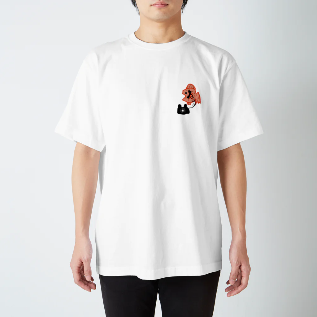 ファッションセンターしゃまむらの黒電話をかける金魚 Regular Fit T-Shirt