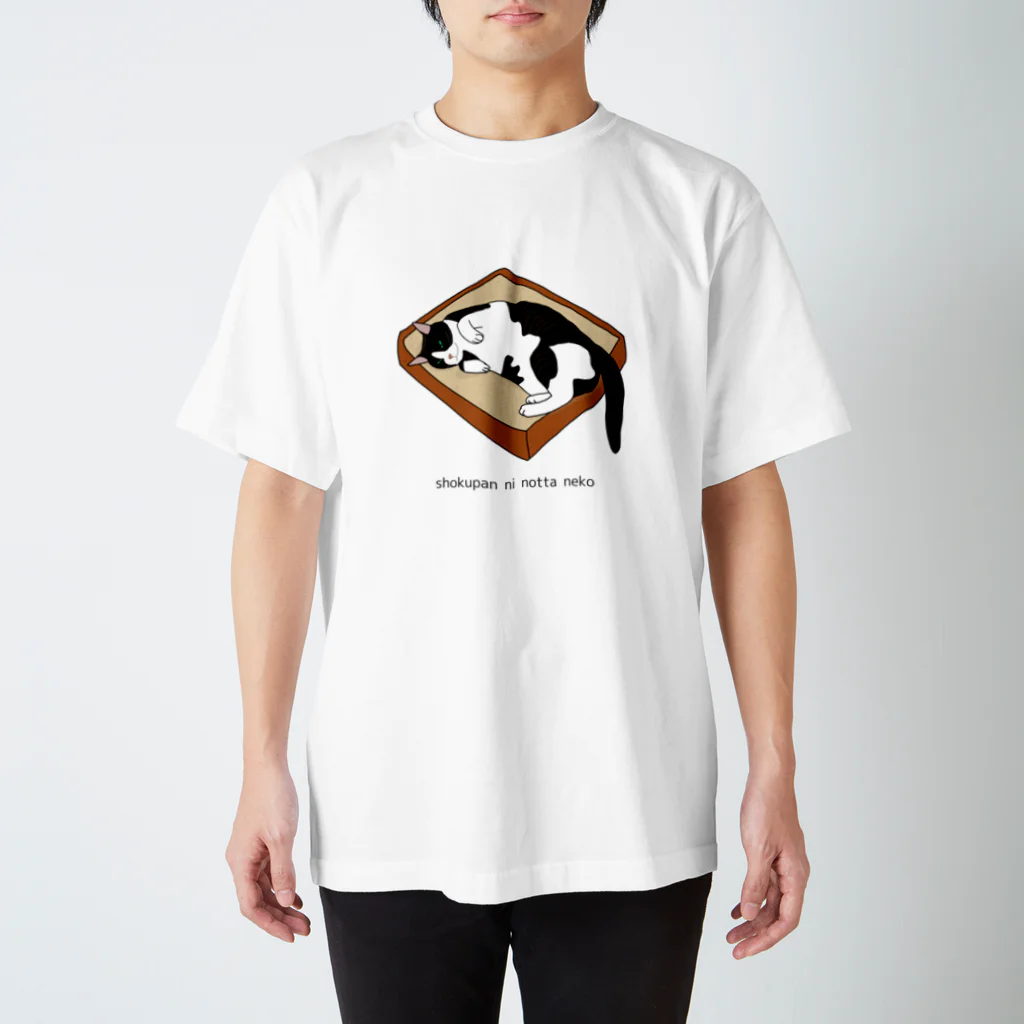 小鳥と映画館の食パンに乗った猫 スタンダードTシャツ