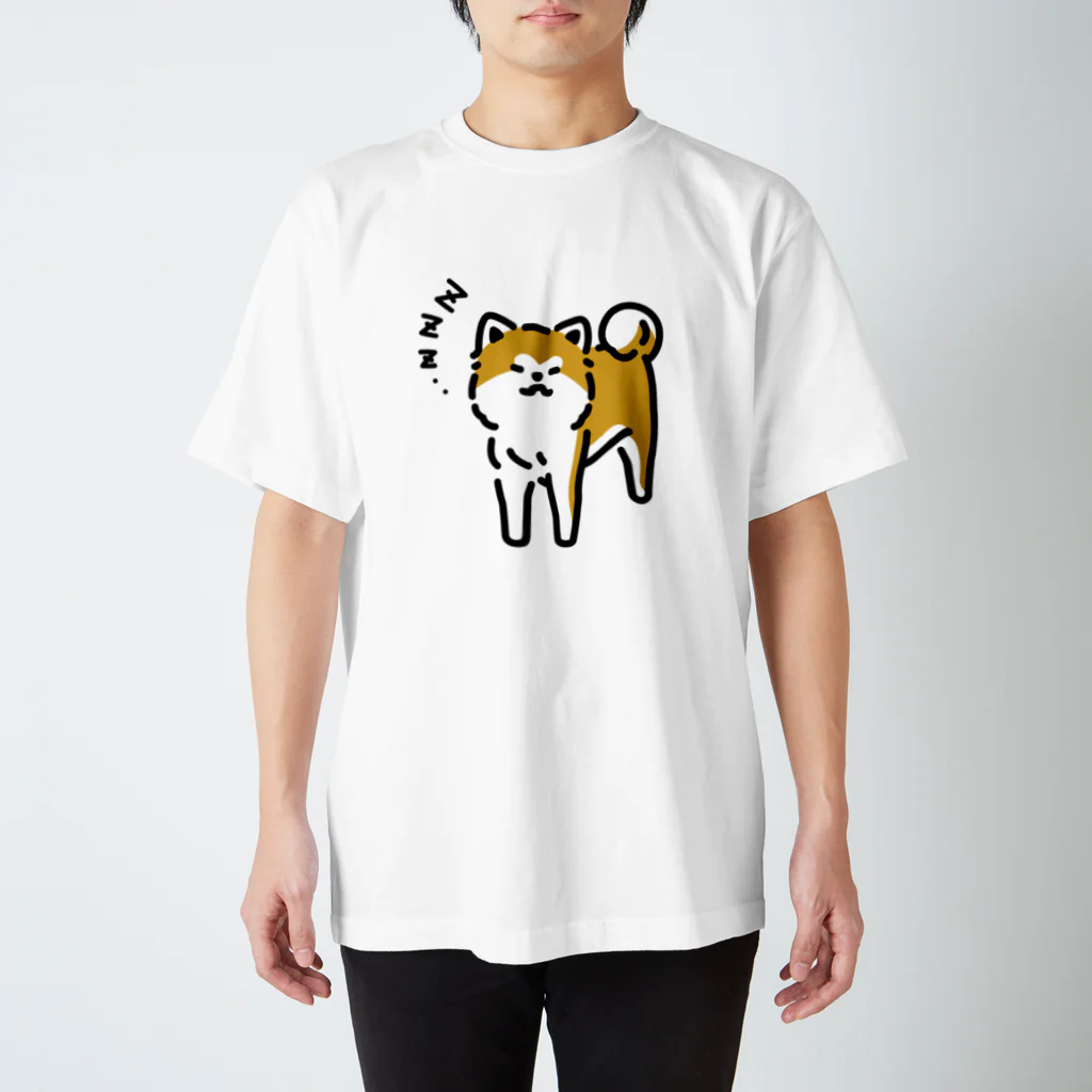 おもかわ〜おもしろい・かわいい専門店〜の立ち寝秋田犬 スタンダードTシャツ