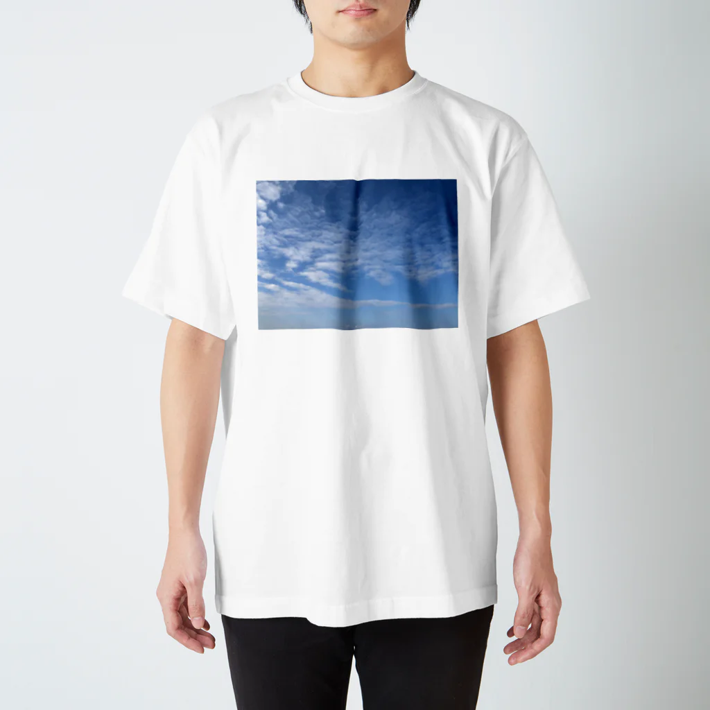 しらすかすてらのやわらかな空 スタンダードTシャツ