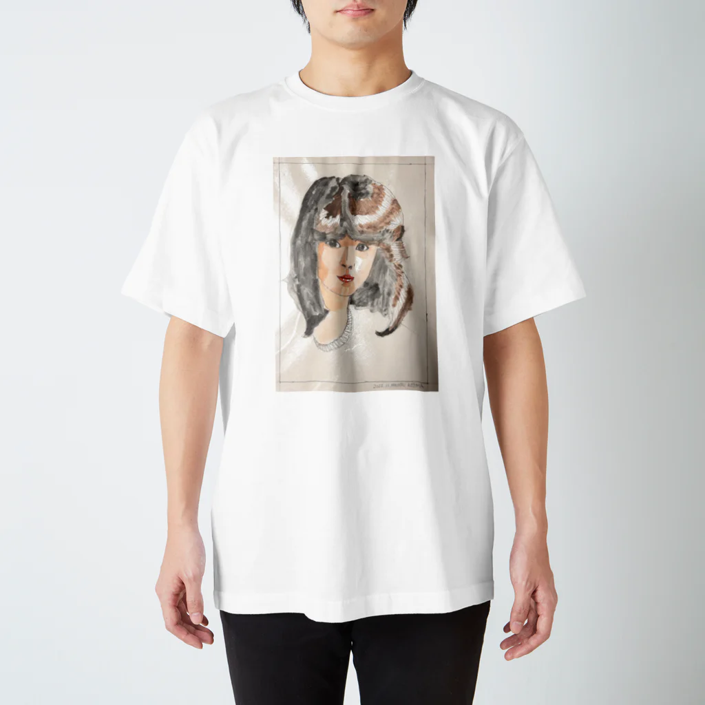 「画家 小島 みのる」 MINORU KOJIMA「明るい色の展覧会」月の紳士の昔の昭和アイドル。髪の毛がボリューミーだった頃の女性たち。 Regular Fit T-Shirt
