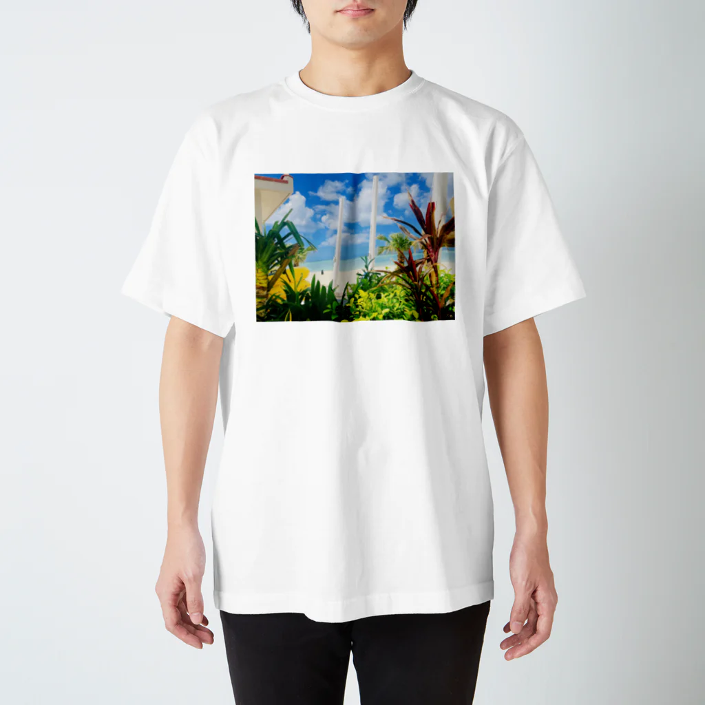 ideaSTOREのBEACH A Regular Fit T-Shirt