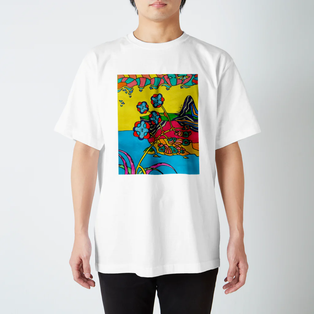 Madaminu Annaの高地に咲く花 Regular Fit T-Shirt